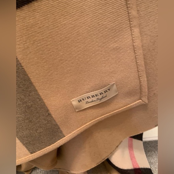 Burberry Charlotte Cape in Camel - Picture 5 of 6